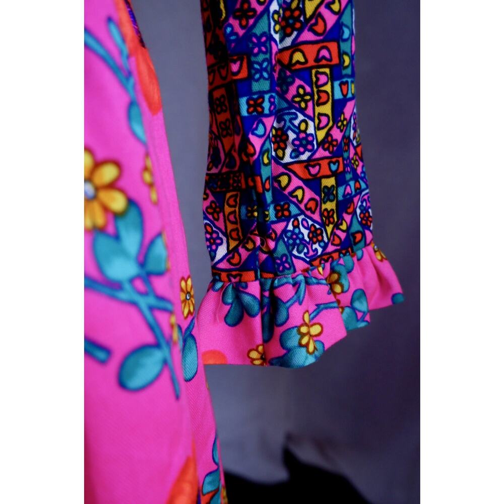 1960s "The Lilly" Lilly Pulitzer Floral-Print Ruffle Collar Dress – Hot Pink - Picture 5 of 10